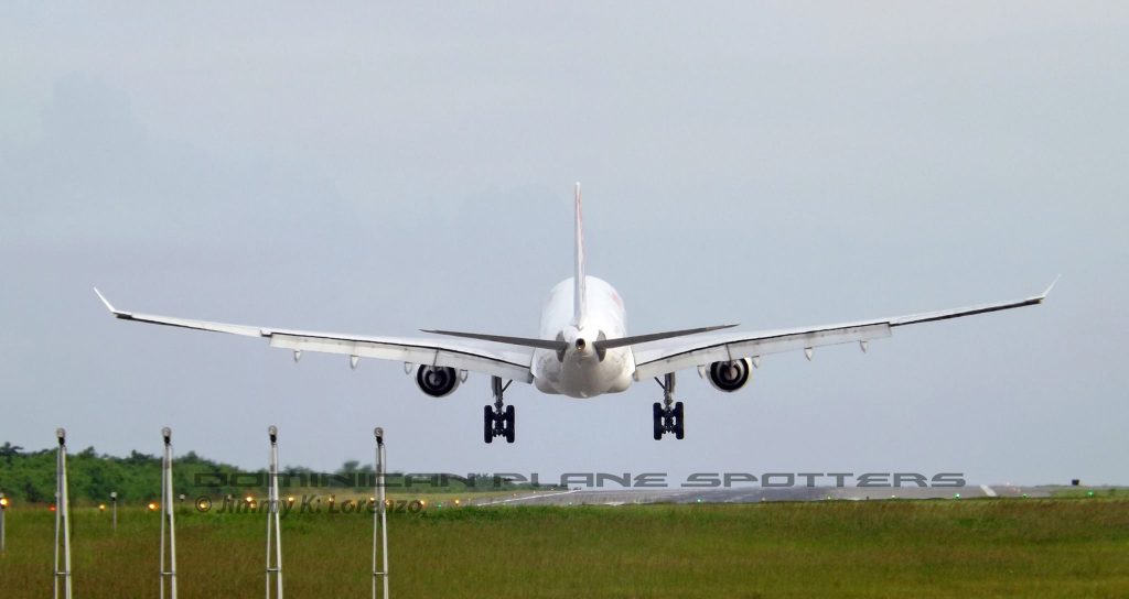 A330-SDQ-LANDING